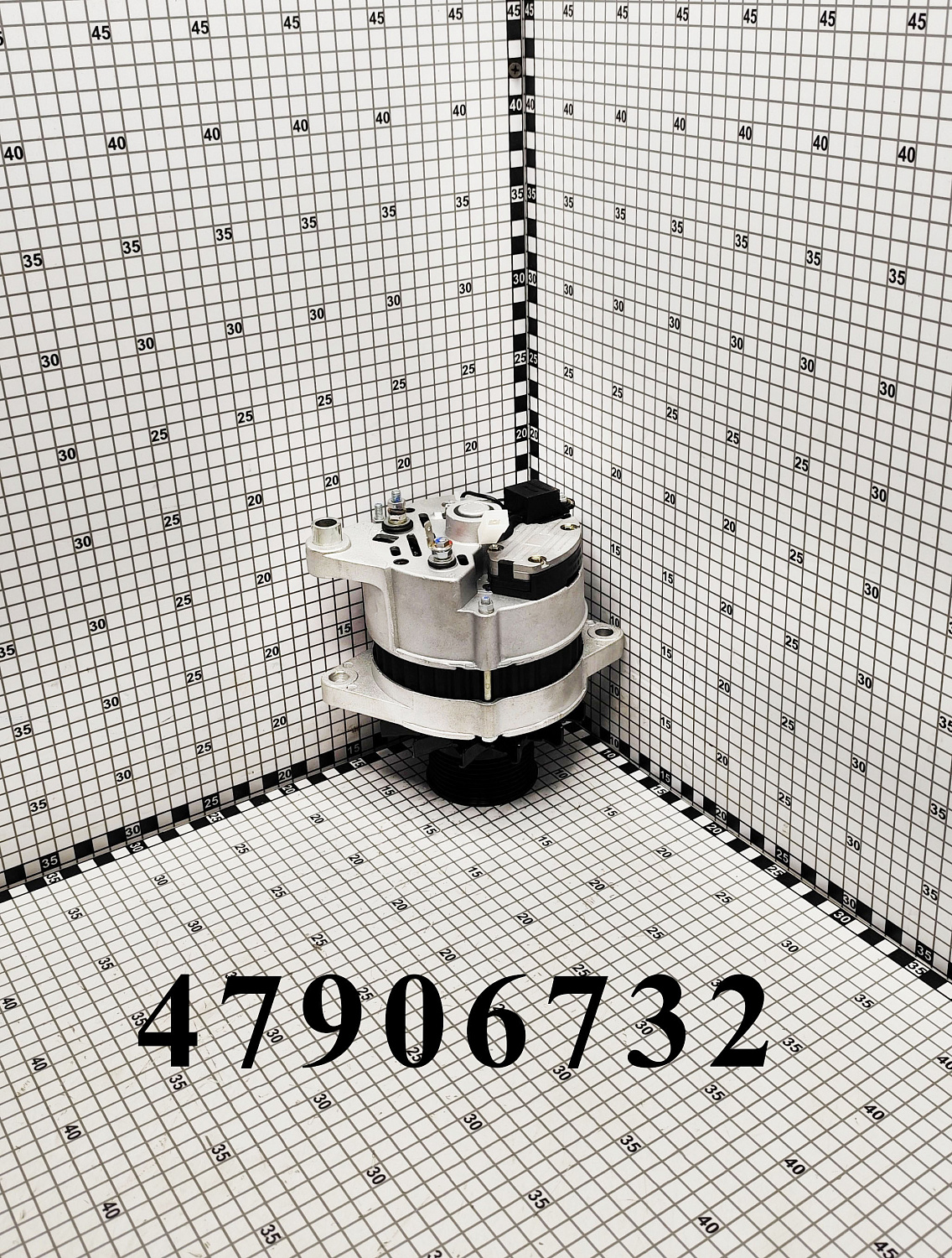 Генератор 47906732 CNHi