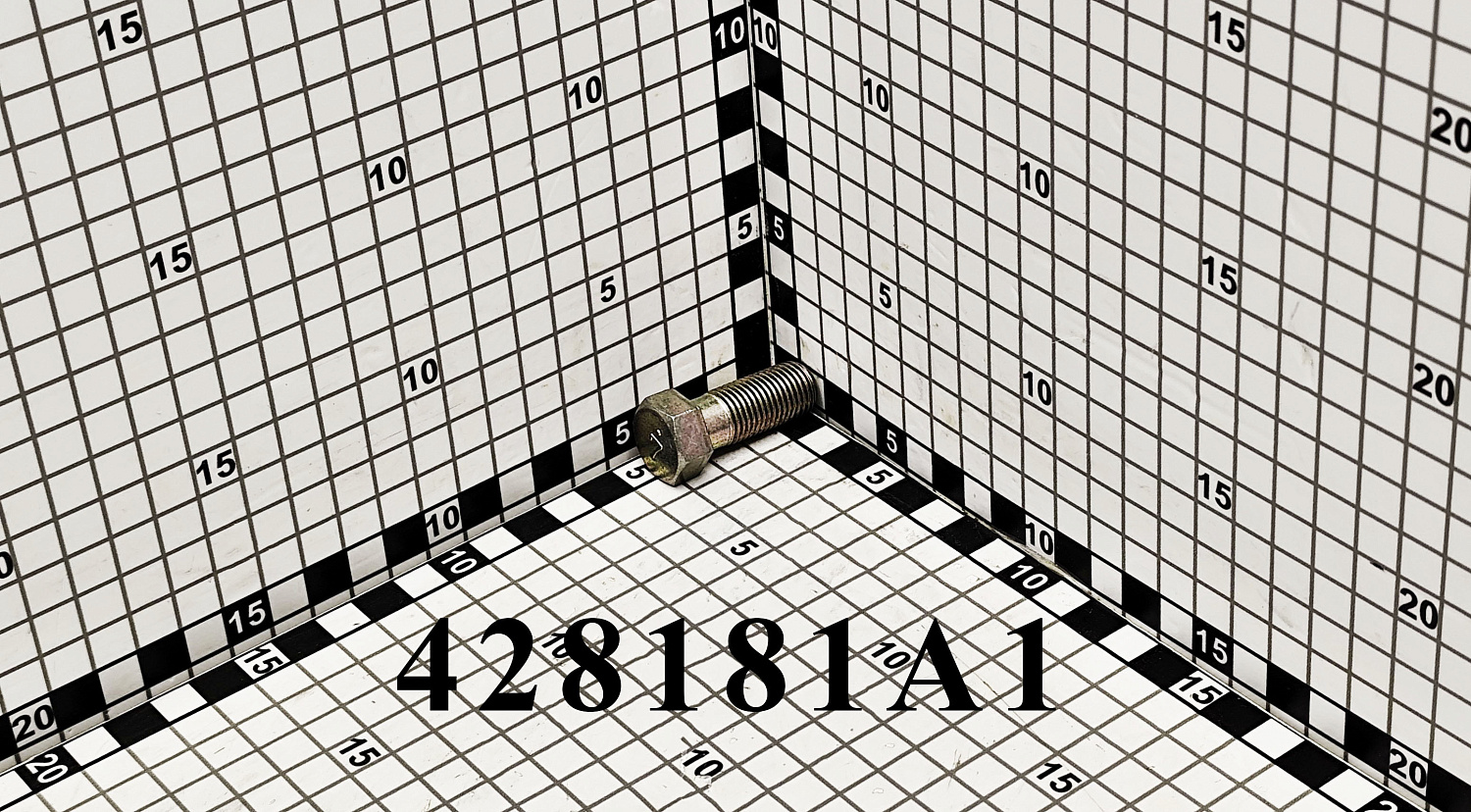 Болт 428181A1 CNHi