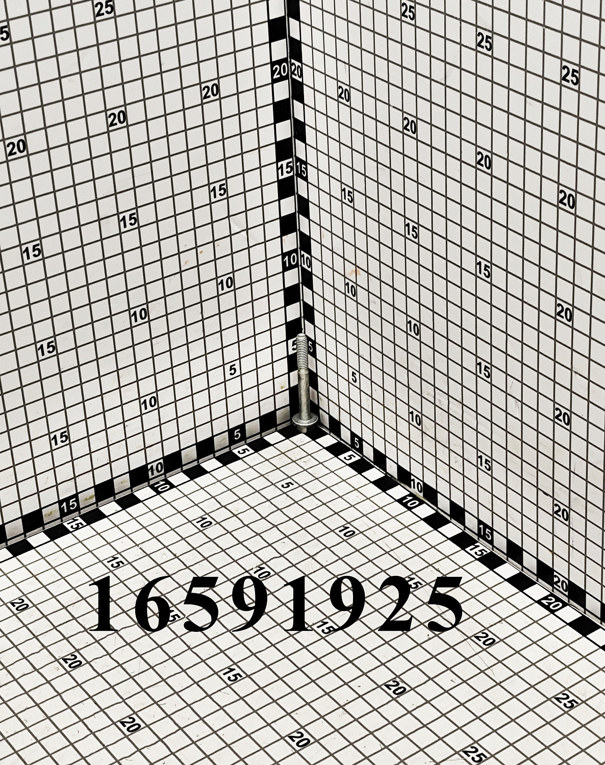 Винт крышки ГБЦ 16591925 CNHi