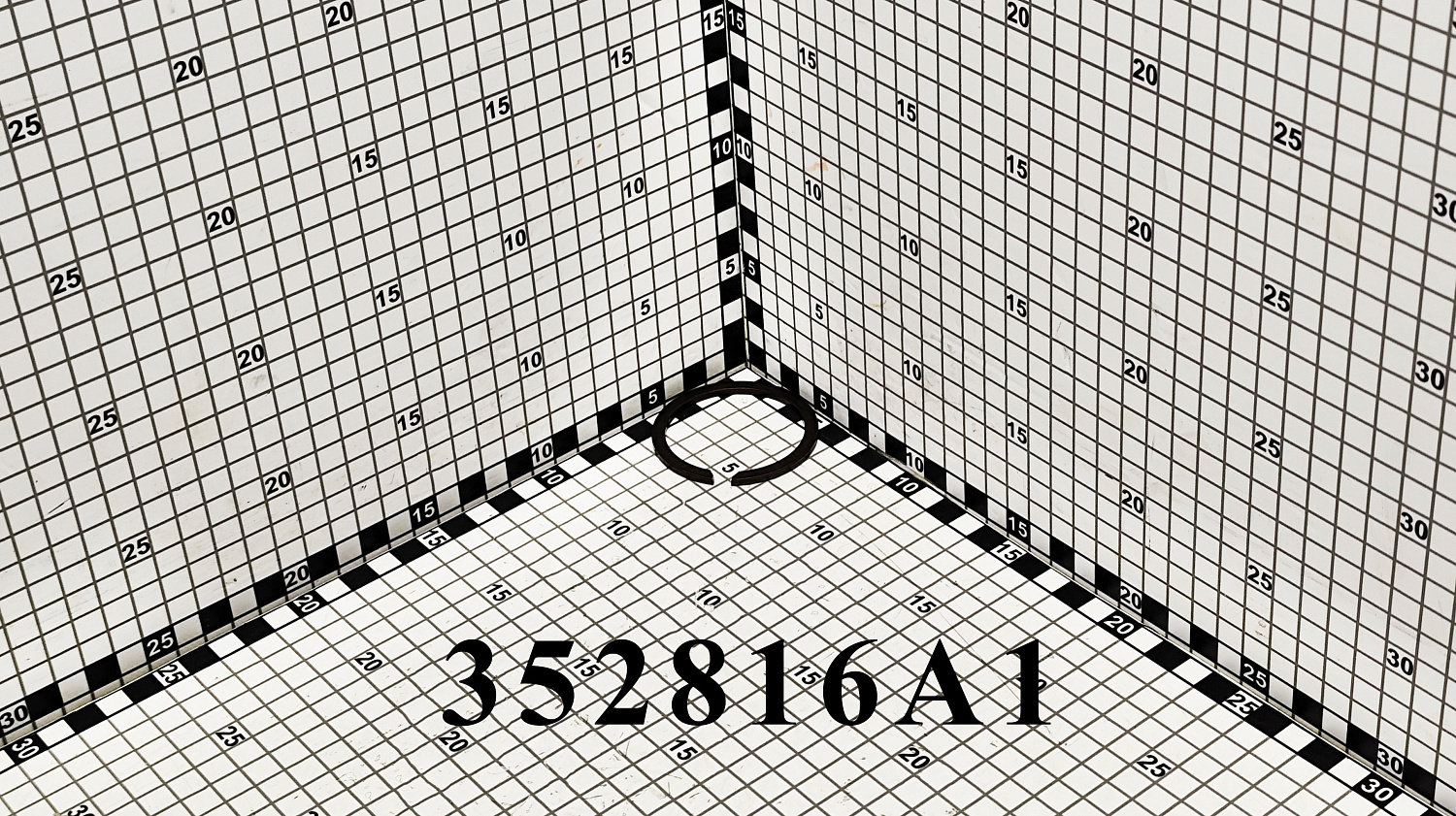 Кольцо стопорное 352816A1 CNHi