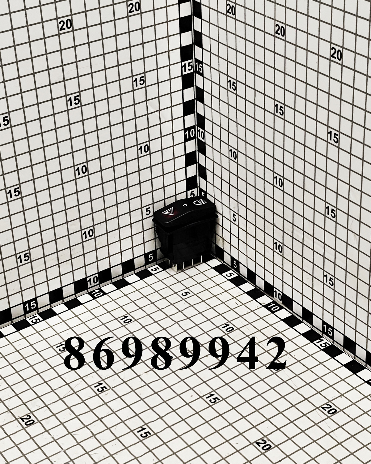 Переключатель фар 86989942 CNHi