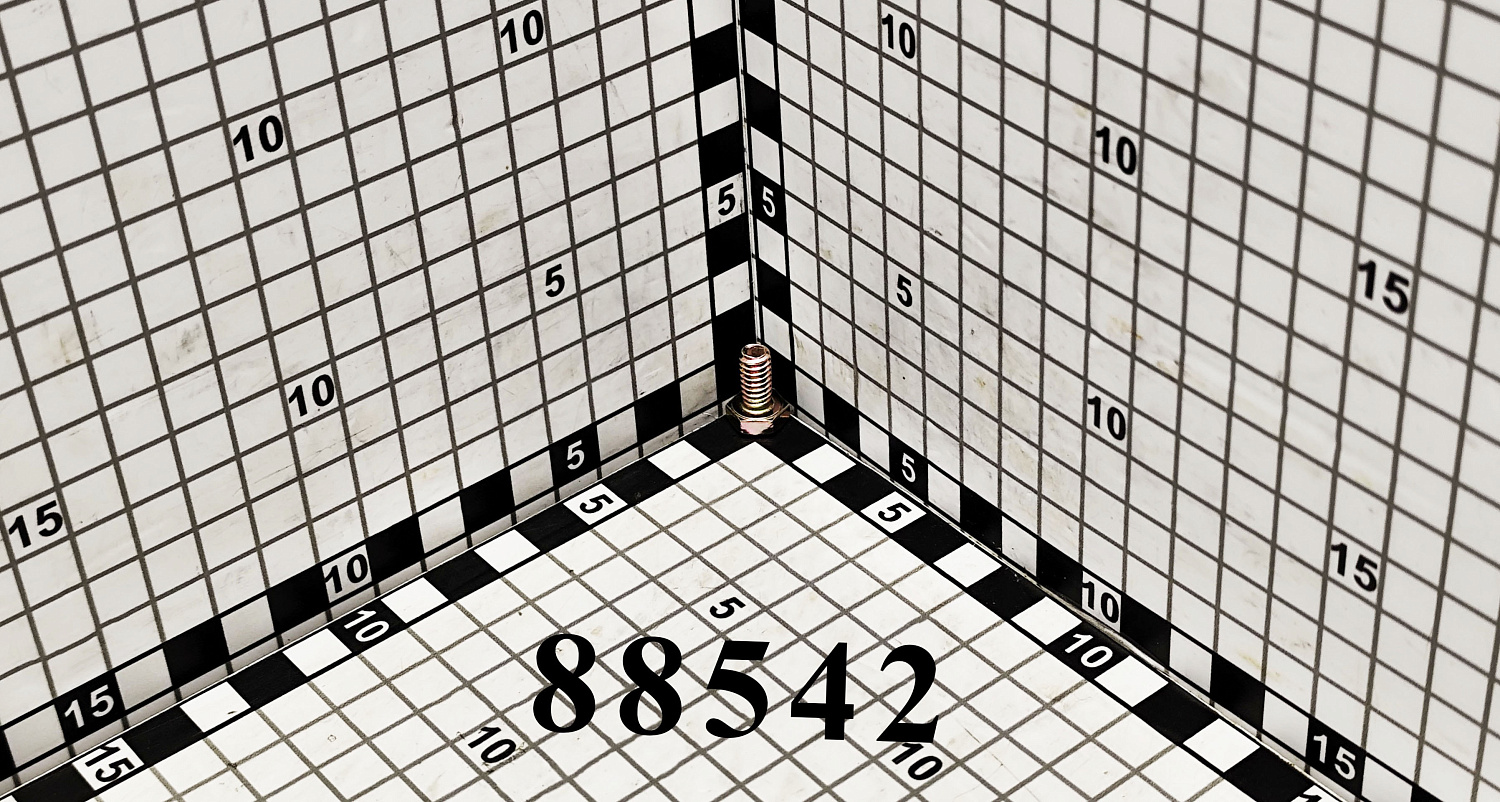 Болт 88542 CNHi