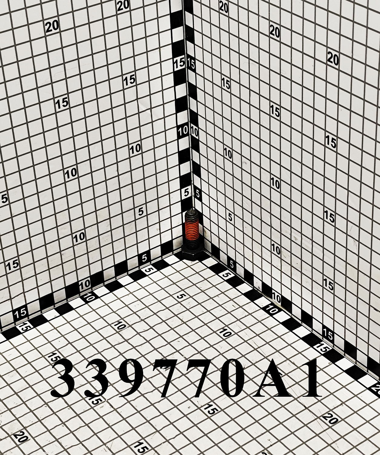 Болт 339770A1 CNHi