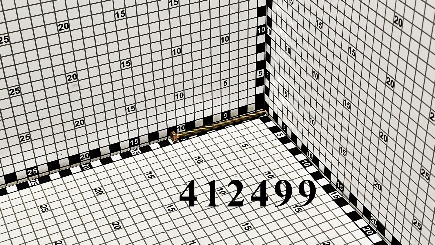 Болт 412499 CNHi