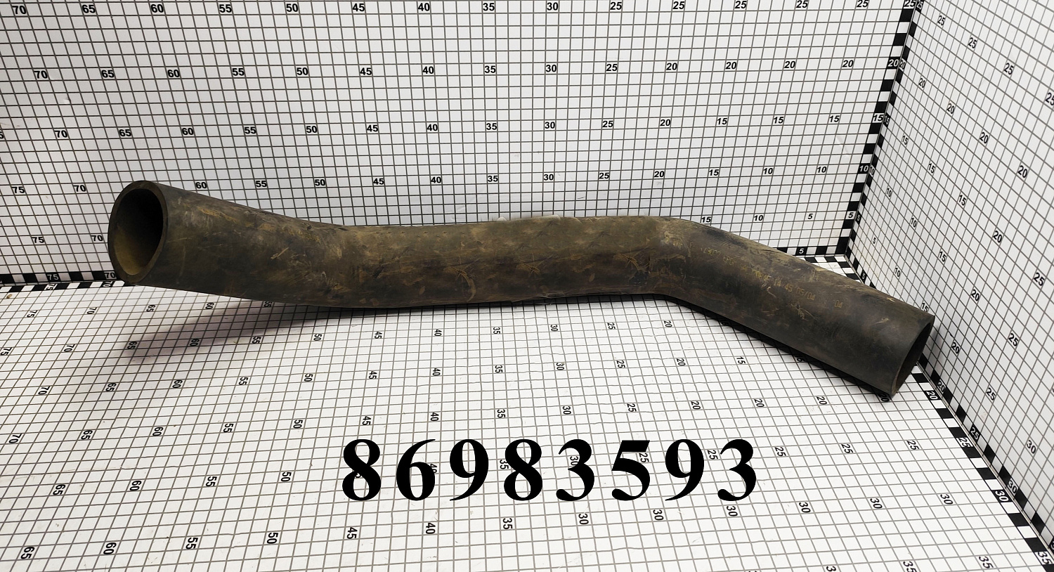 Патрубок 86983593 CNHi
