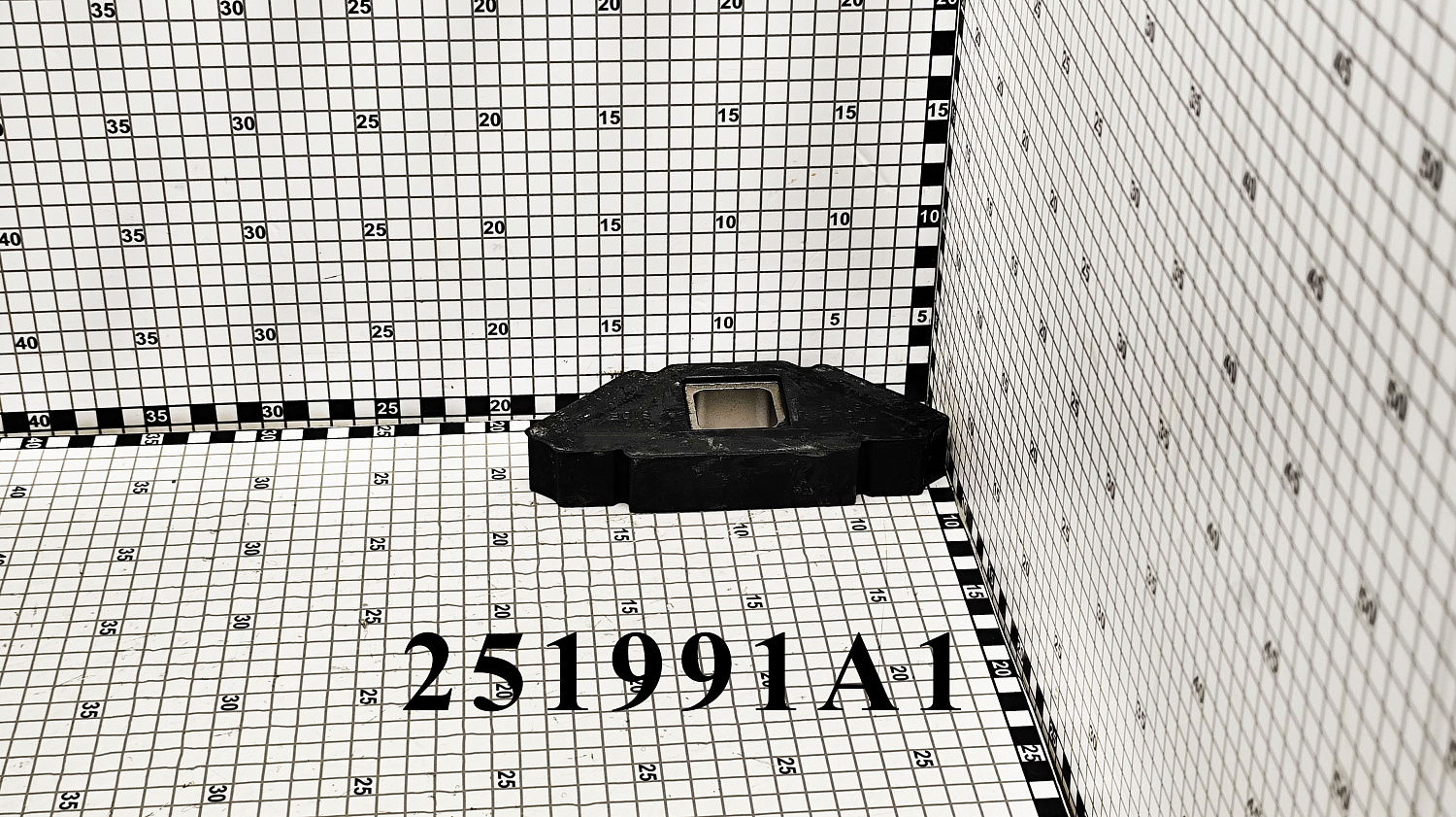 Подушка двигателя задняя 251991A1 CNHi