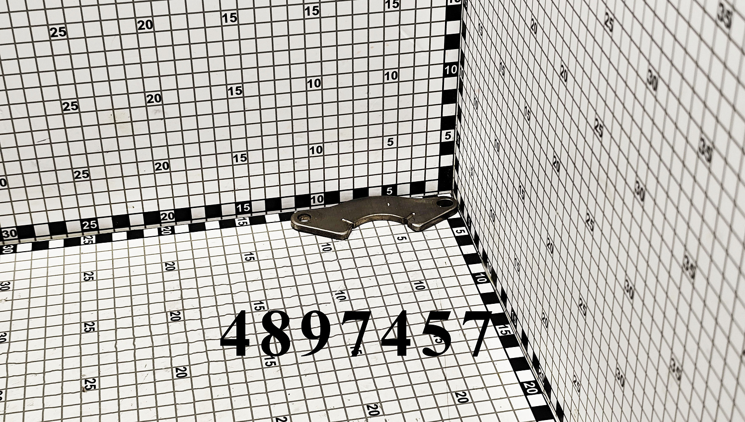 Пластина 4897457 CNHi