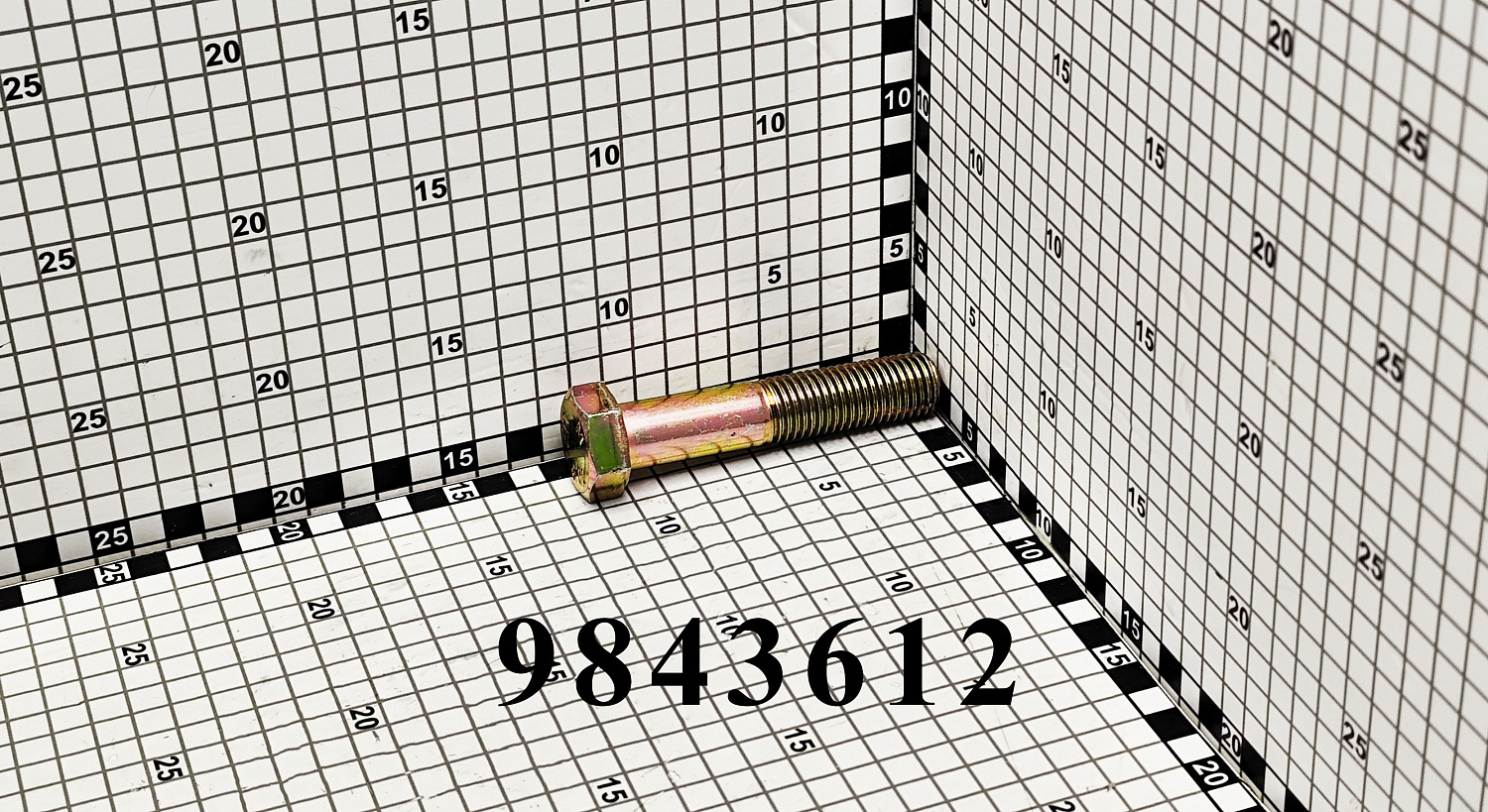 Болт 9843612 CNHi