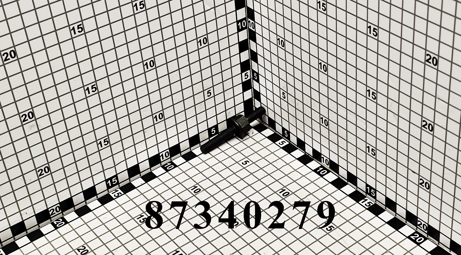 Винт 87340279 CNHi