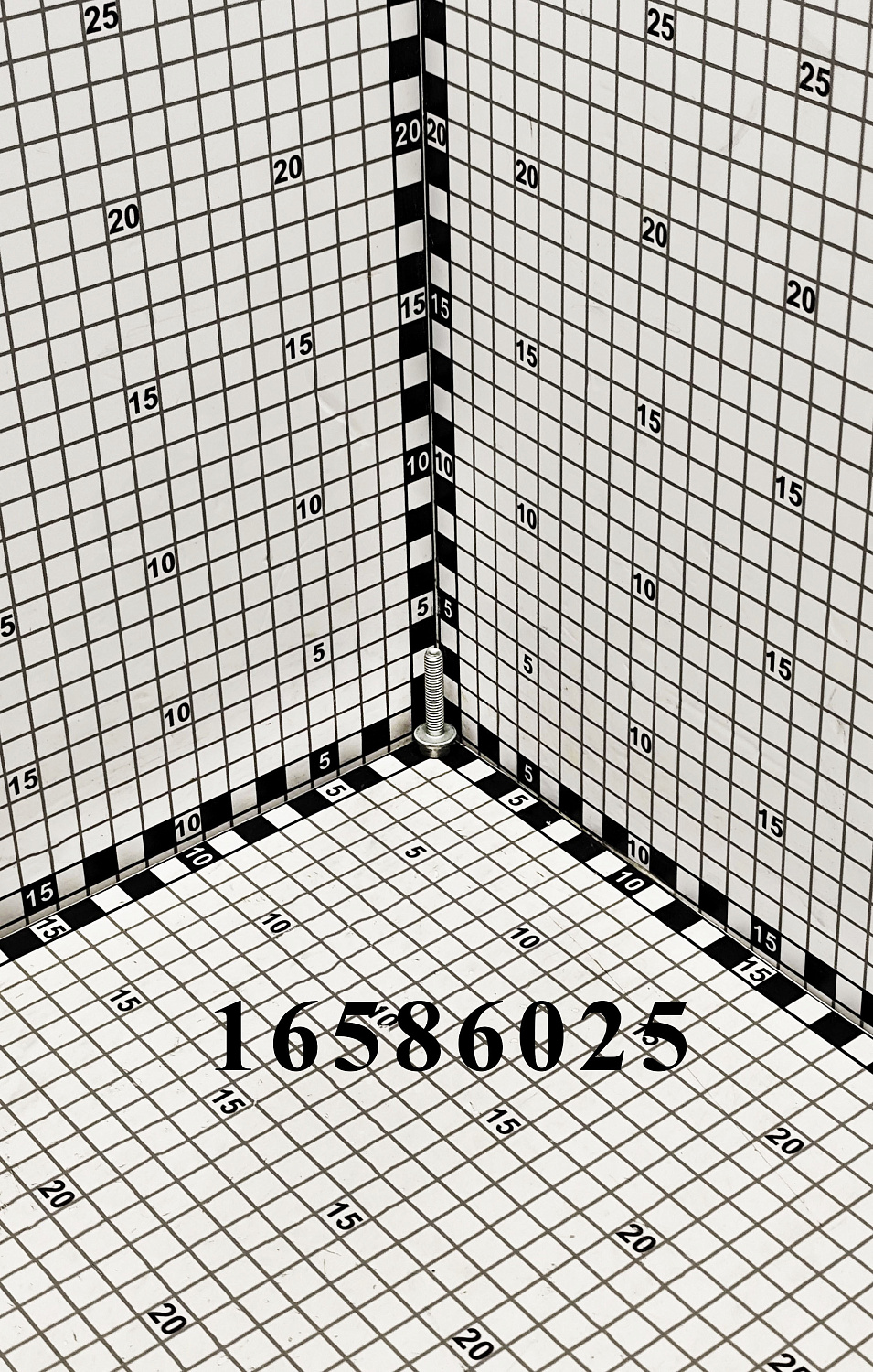 Винт 16586025 CNHi