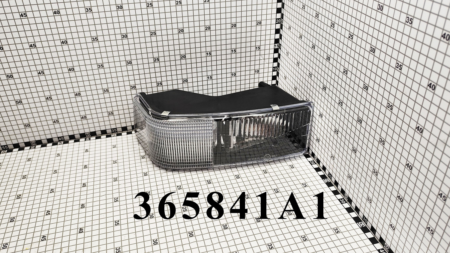 Фара правая 365841A1 CNHi