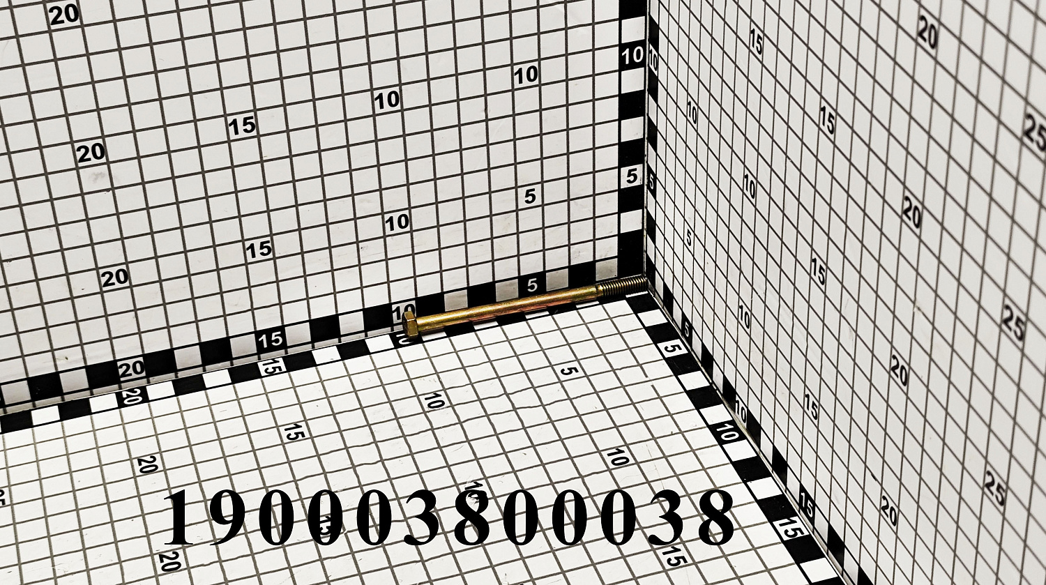 Винт 190003800038 CNHi