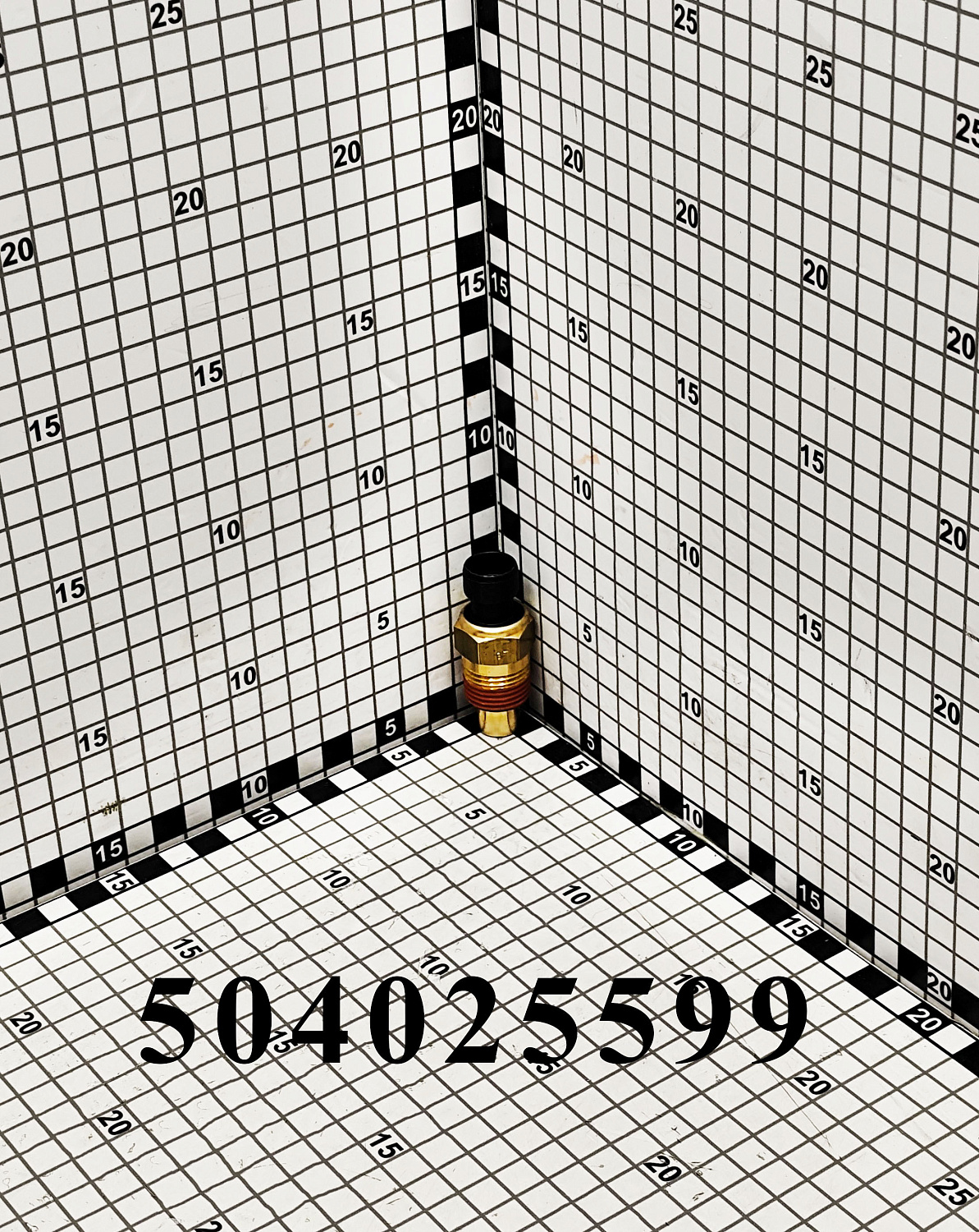 Датчик температуры двигателя 504025599 CNHi