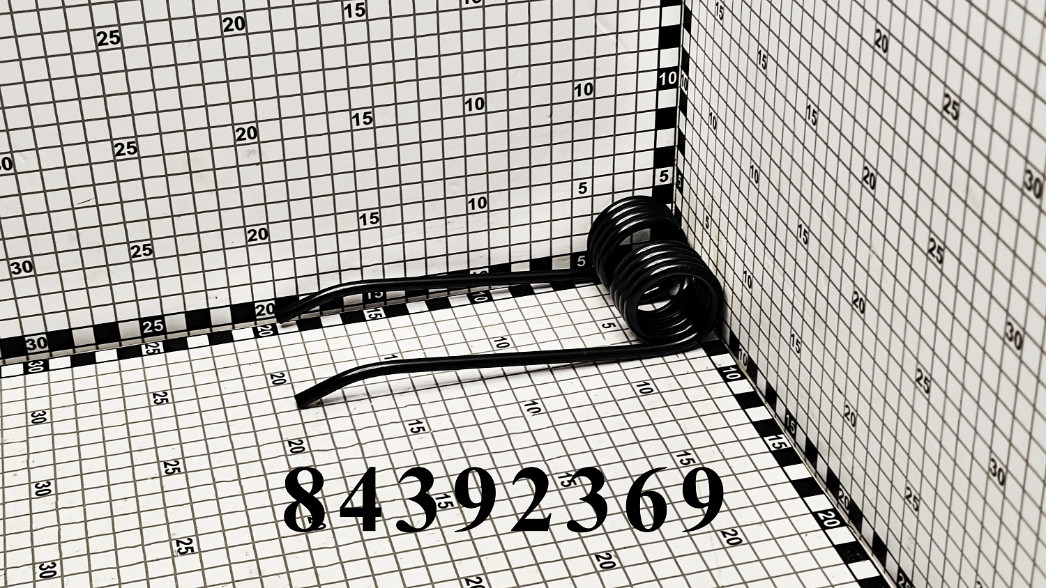 Палец подборщика 84392369 CNHi