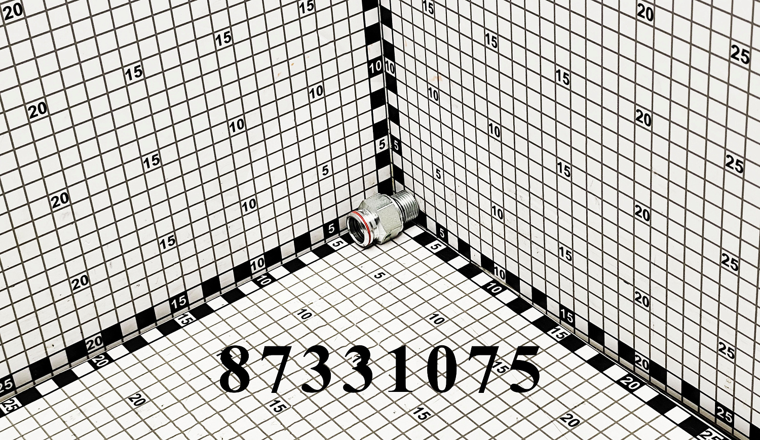 Штуцер 87331075 CNHi