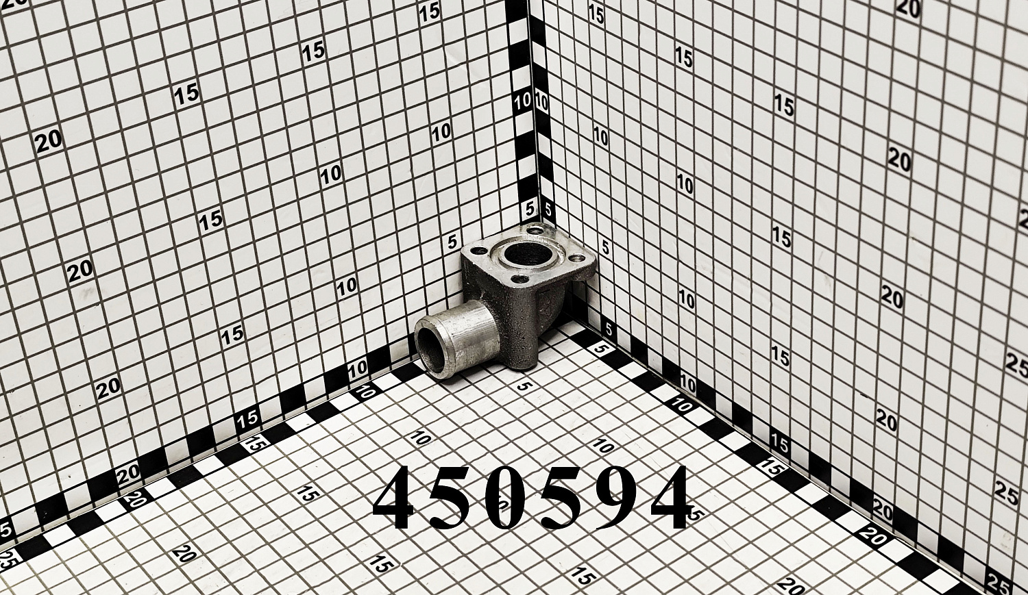 Штуцер 450594 CNHi