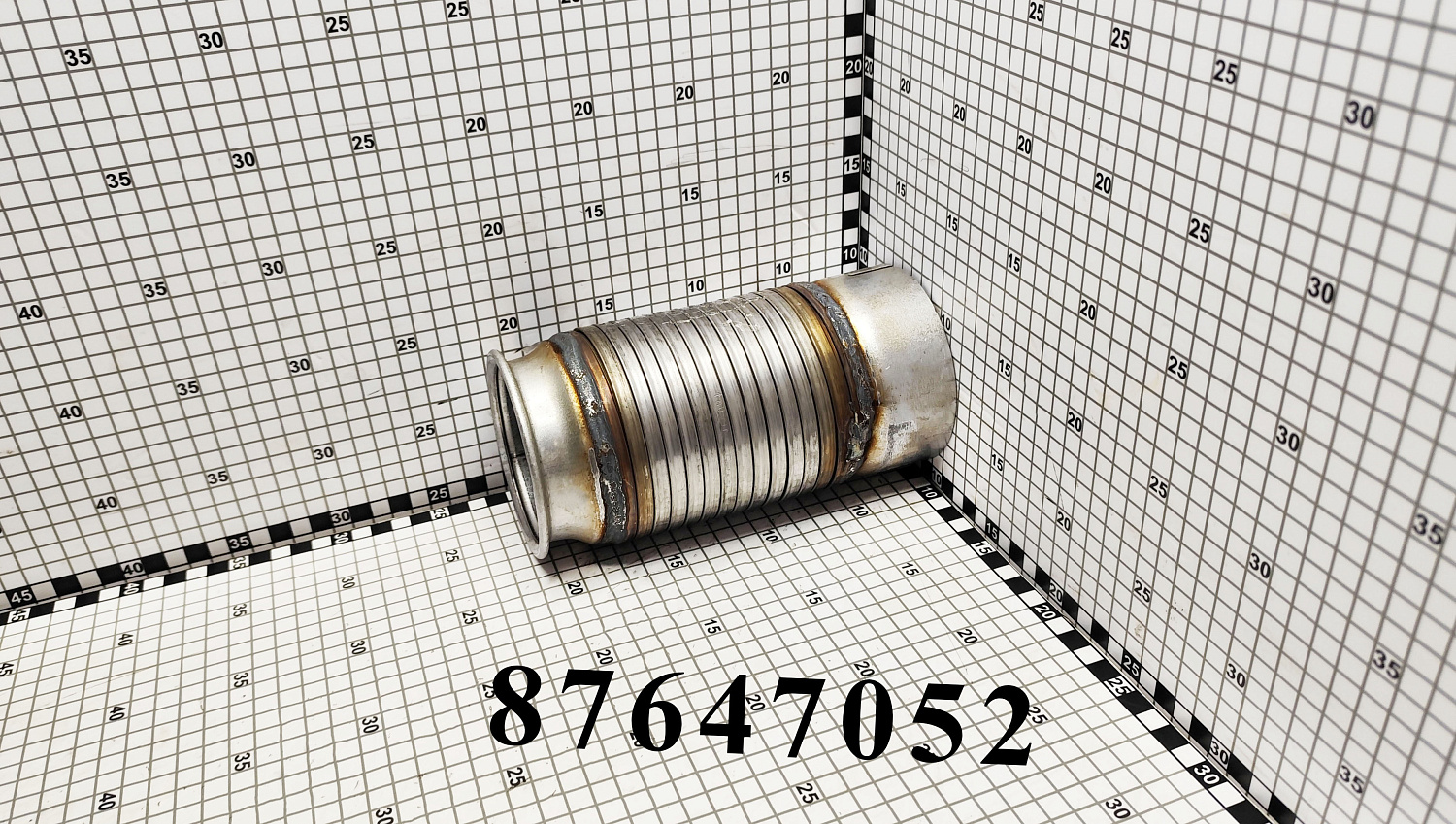 Трубка фитинга 87647052 CNHi