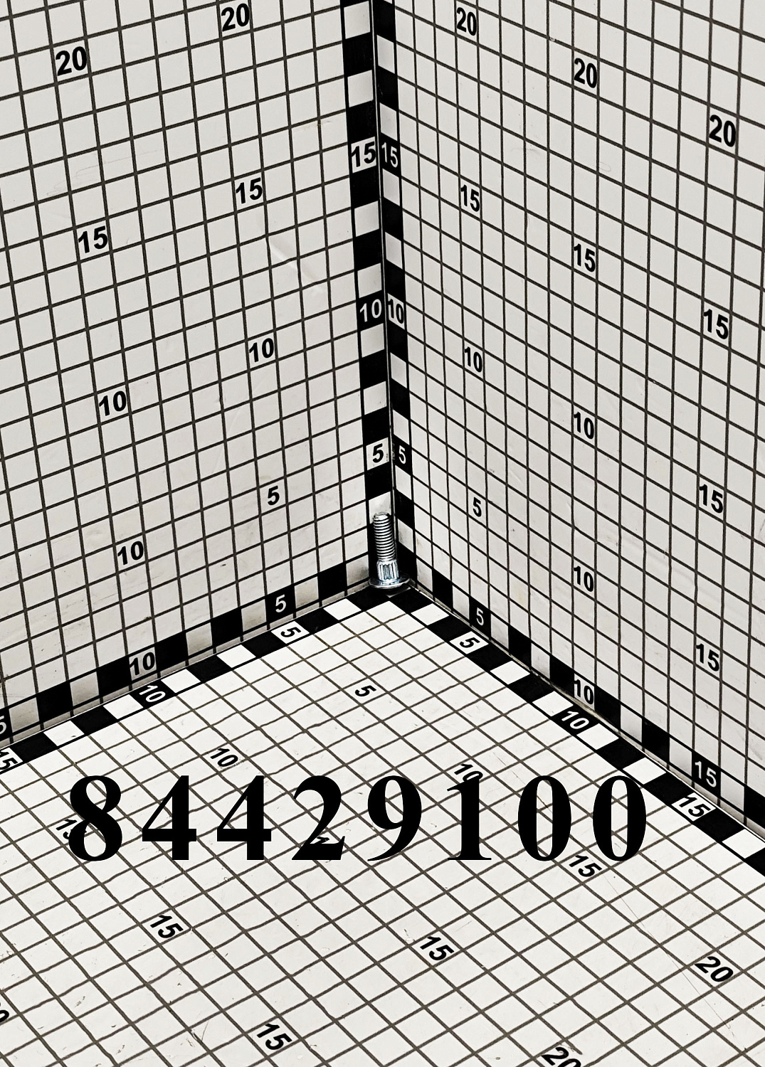 Болт сегмента средний 84429100 CNHi