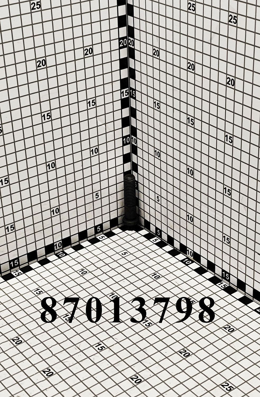 Болт 87013798 CNHi