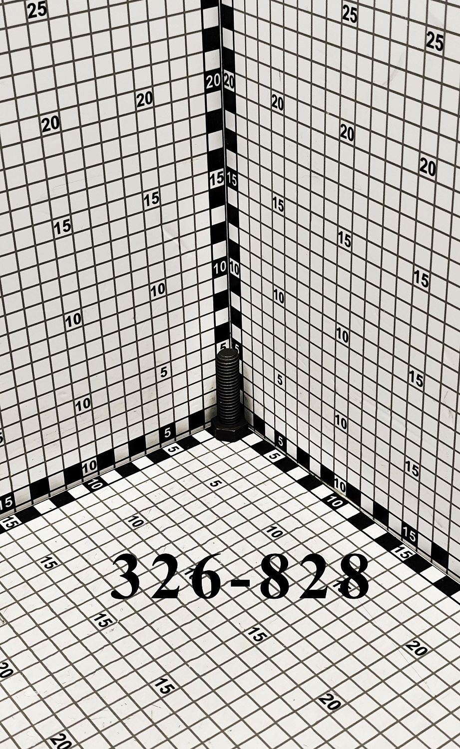Винт 326-828 CNHi