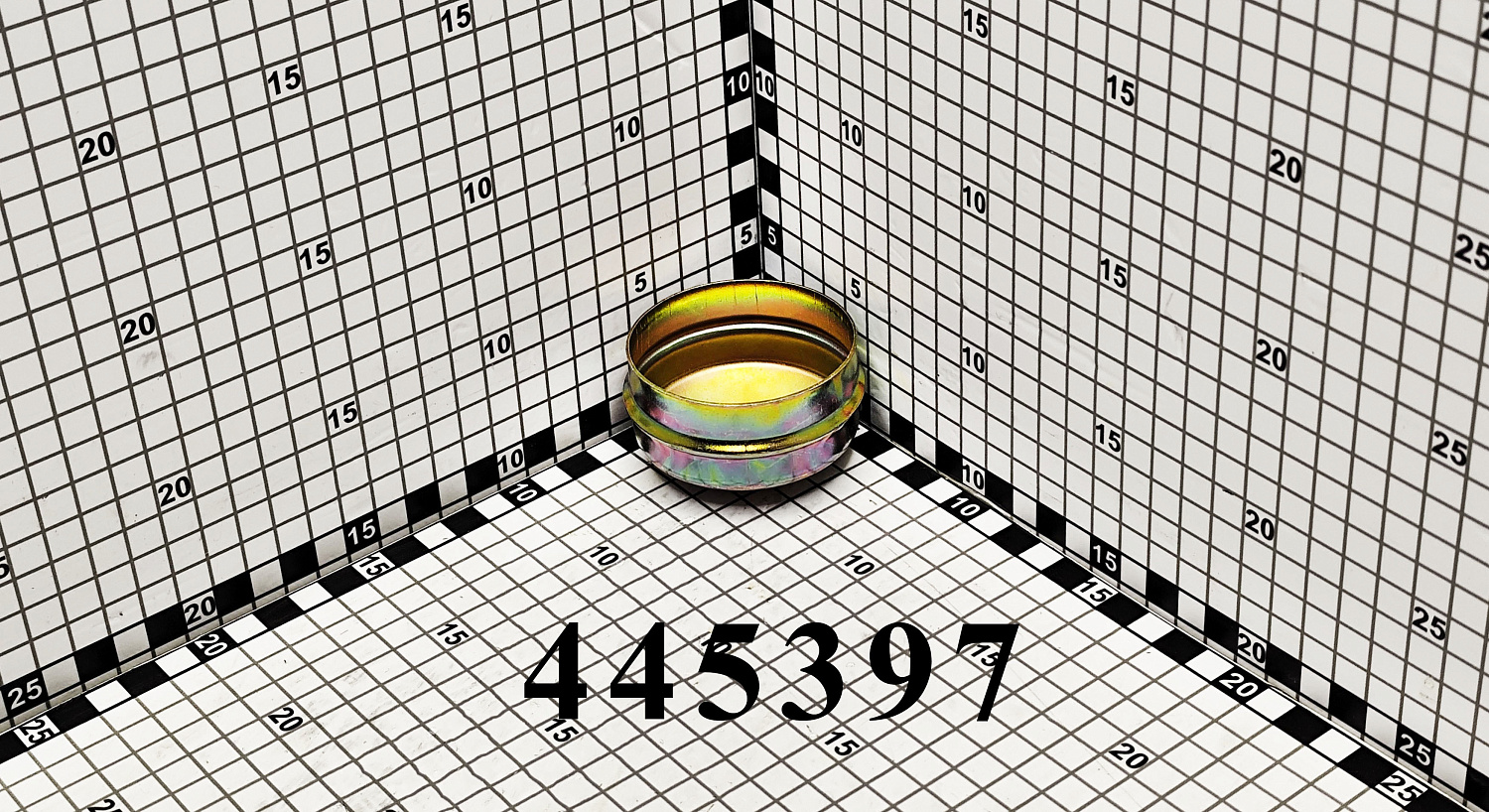 Крышка 445397 CNHi