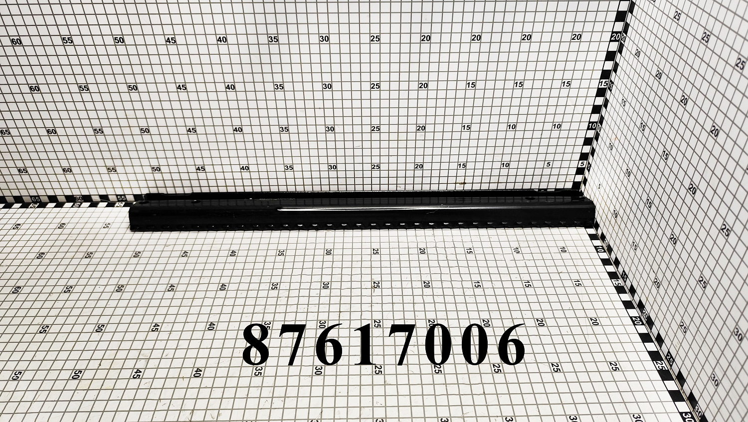 Поперечная пластина 87617006 CNHi