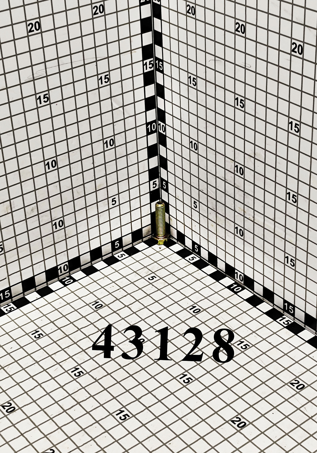 Болт 43128 CNHi