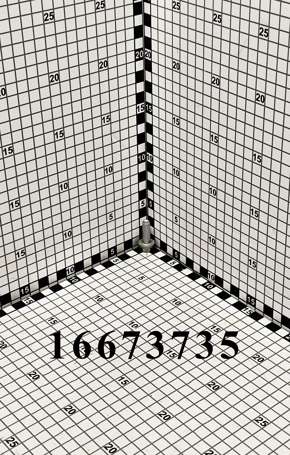 Винт 16673735 CNHi